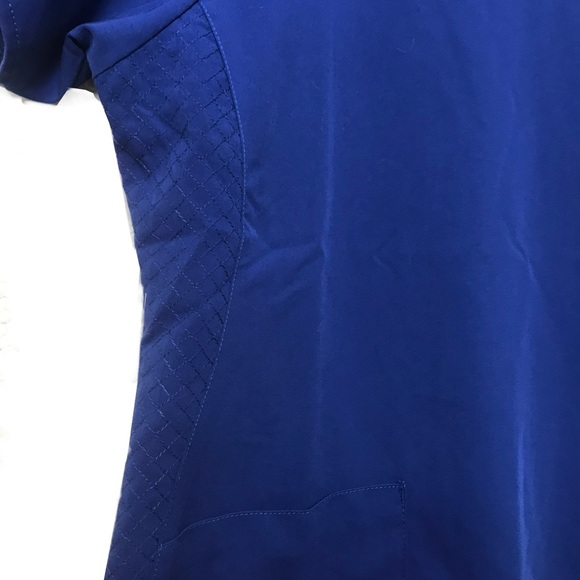 VERA BRADLEY scrub top - Picture 5 of 8